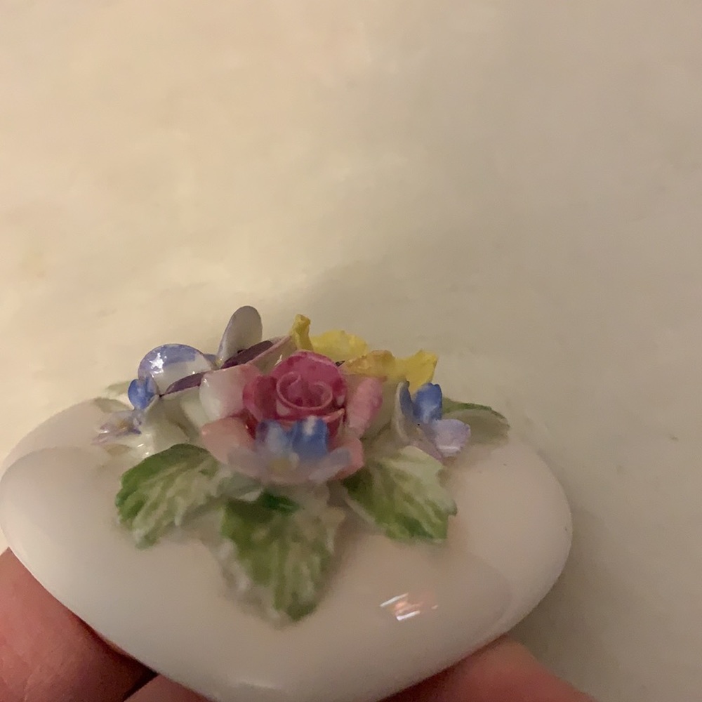 Royal Adderley Floral Bone China Trinket Box Made In England (vintaged piece) - Picture 10 of 14